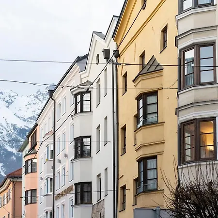 Basic Downtown Apartment *